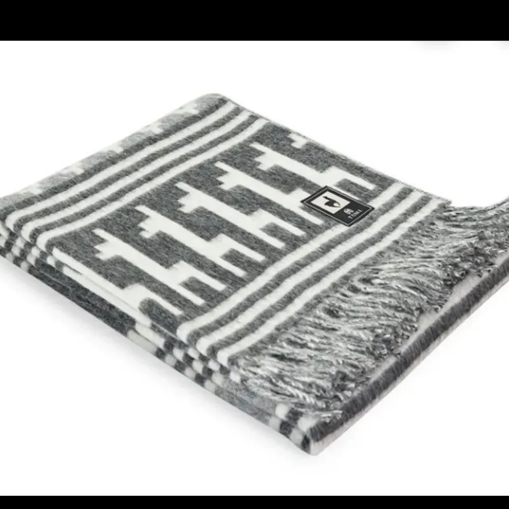 Alpaca Threadz blanket